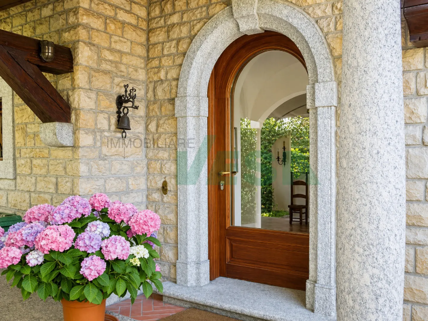 Villa Elegante con Grande Giardino - Foto 10 di 11