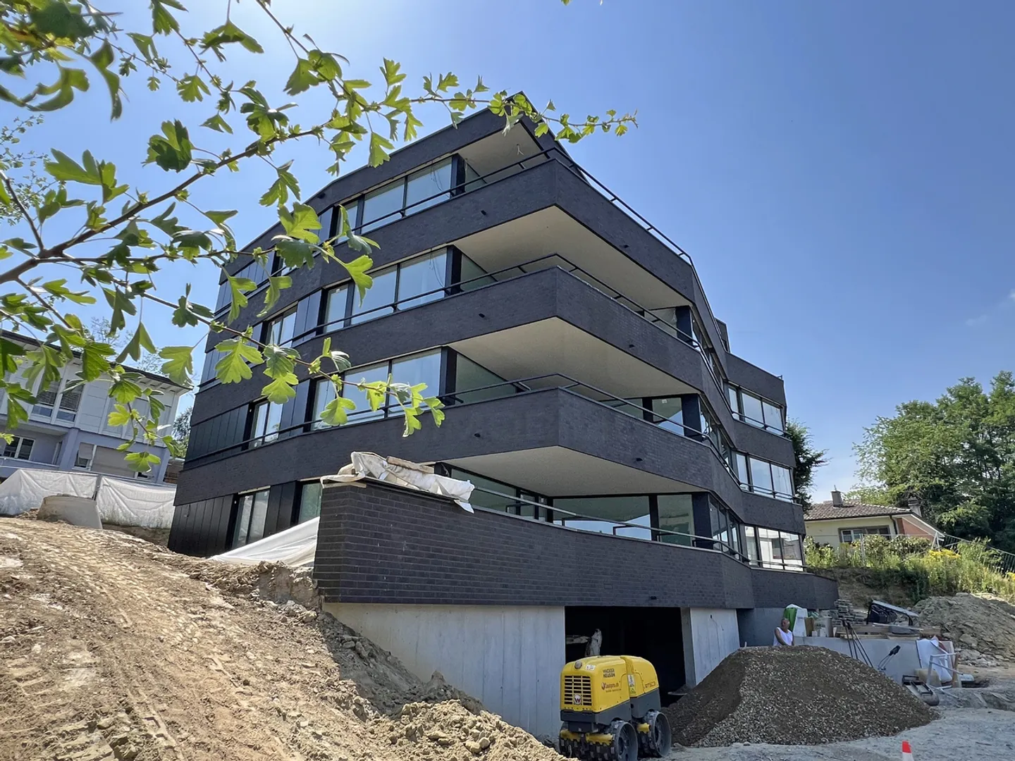 4,5 Zimmer im Gartengeschoss - Architektonische Eleganz! - Foto 2 von 13