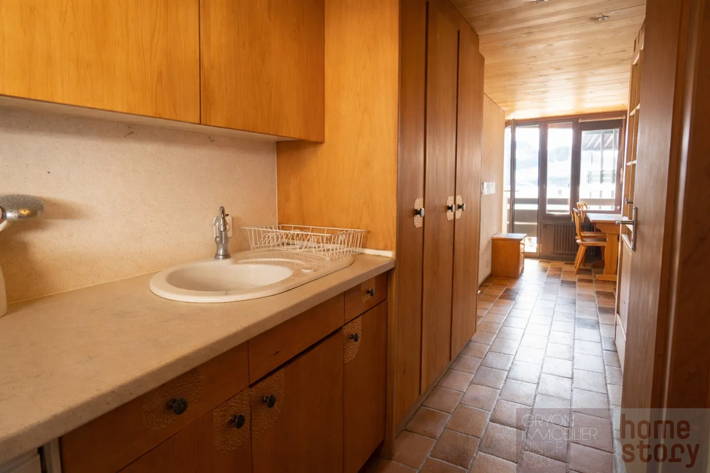 Ski-in ski-out studio at Alpe des Chaux with corner balcony - Photo 4 of 10