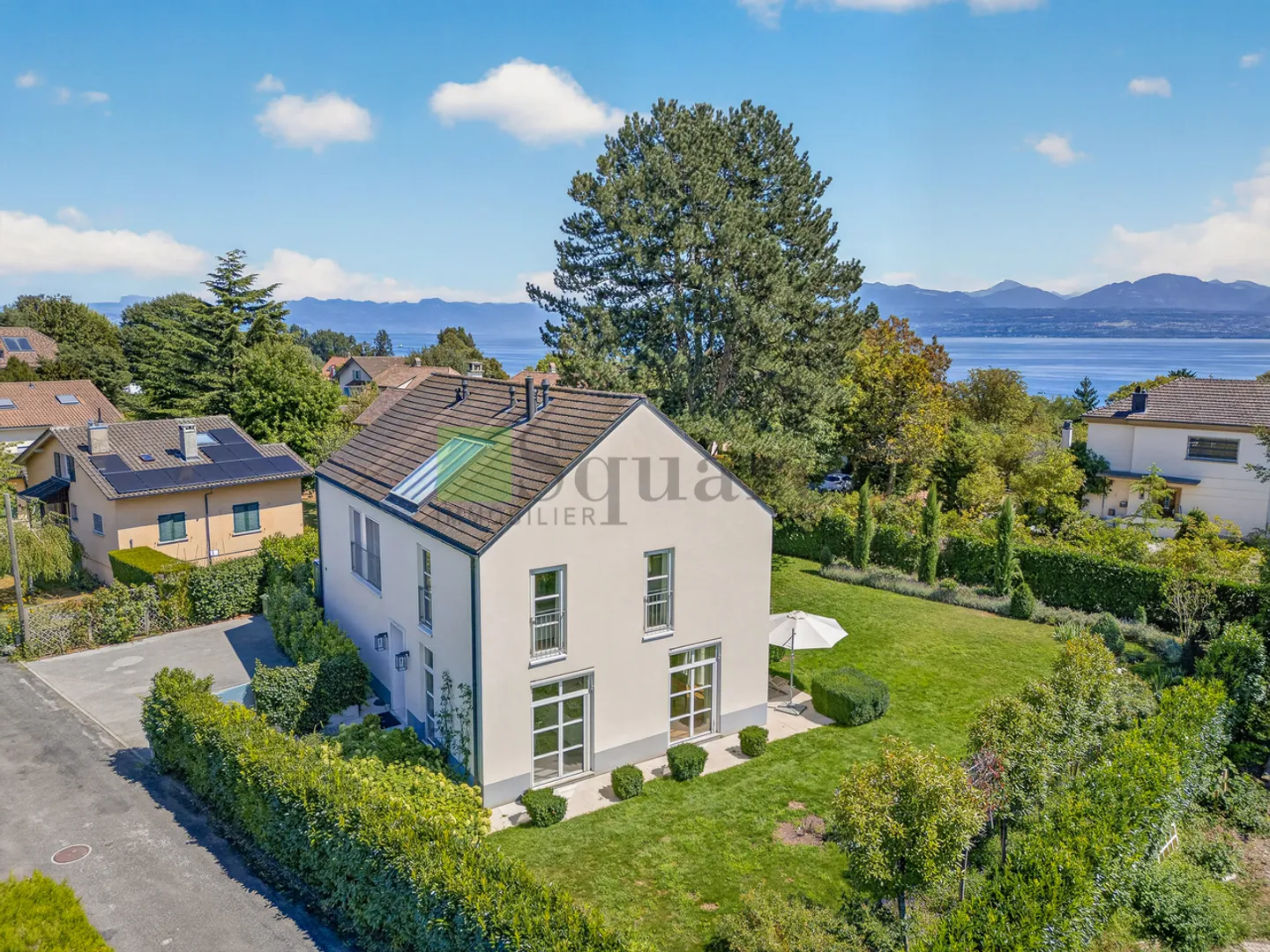 Magnifica villa indipendente di 7 stanze con giardino - Foto 1 di 13