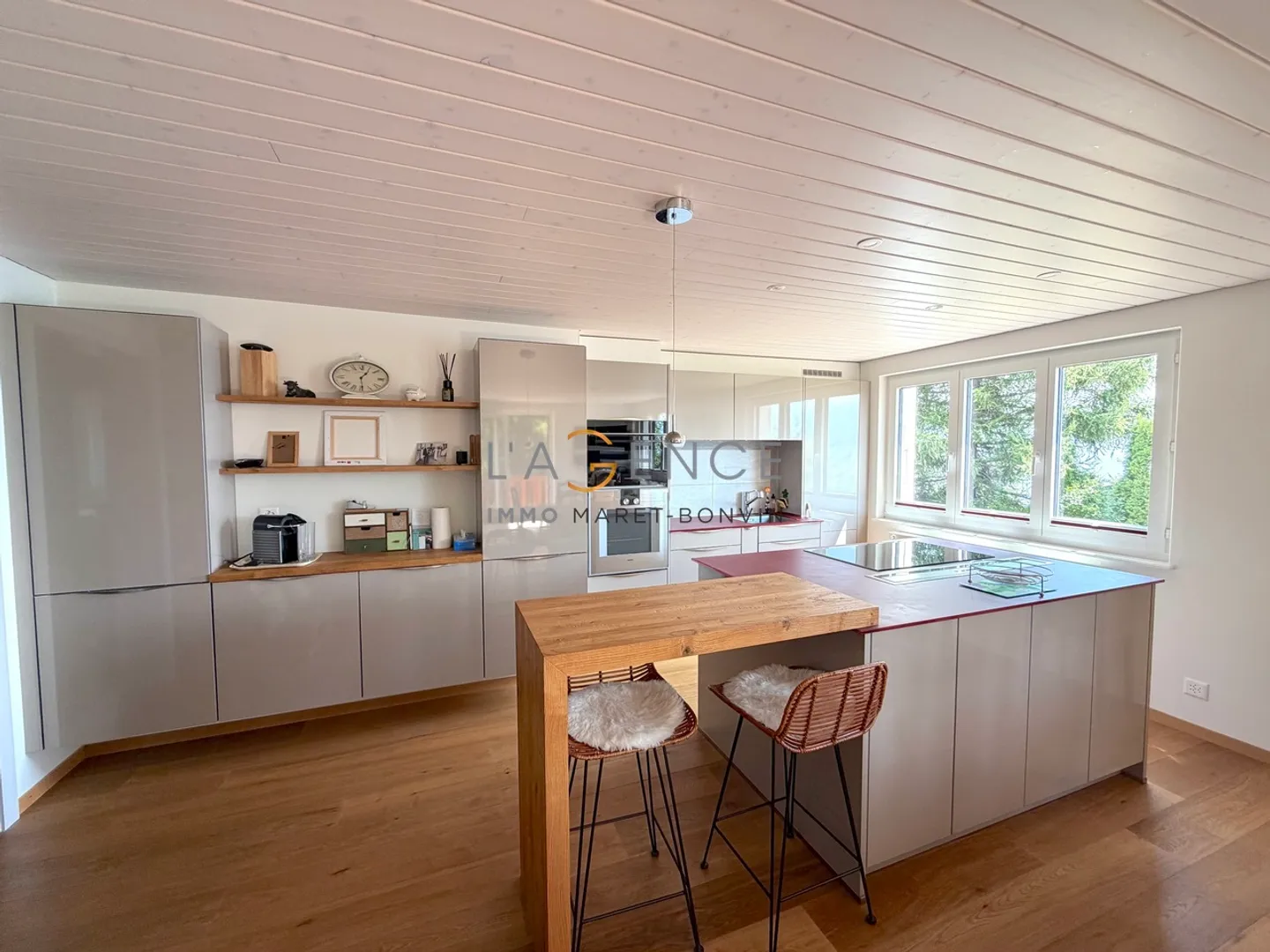 Appartement idéalement situé de 4,5 pièces avec vue panoramique - Photo 3 sur 7