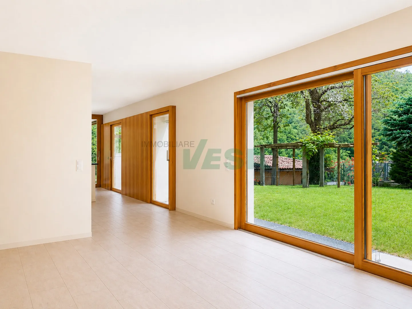 Comfortable and spacious modern villa in an idyllic location - Photo 3 of 13