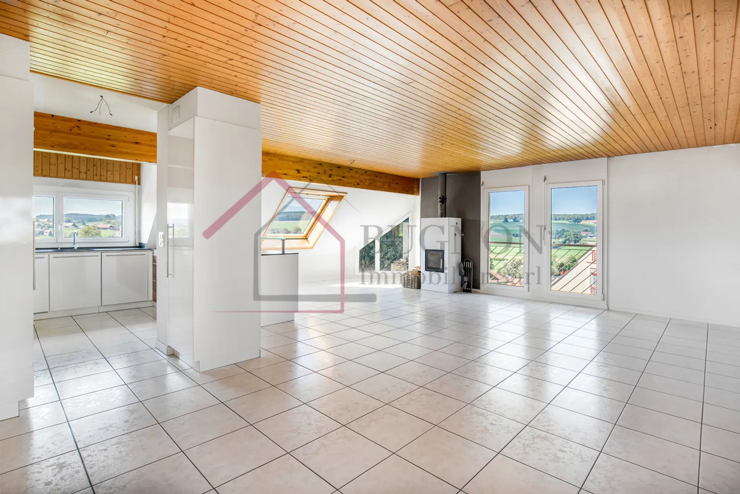 Geräumige 4,5 Zimmer mit privatem Aufzug - Zentrum von Romont - Foto 3 von 13