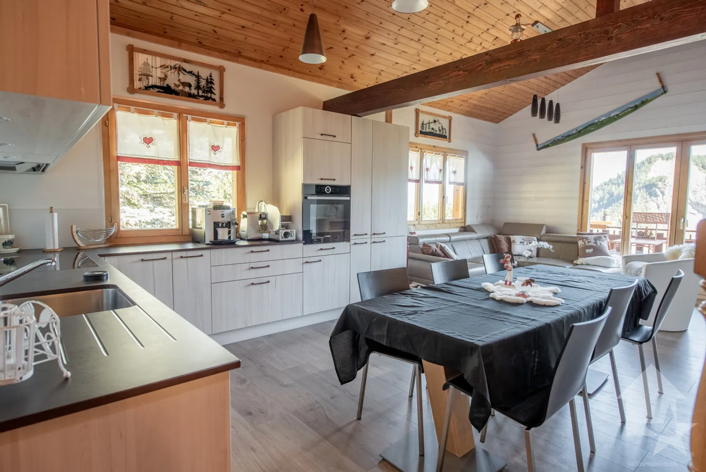 Superb 6-room duplex in a quiet and completely renovated area - Photo 6 of 13