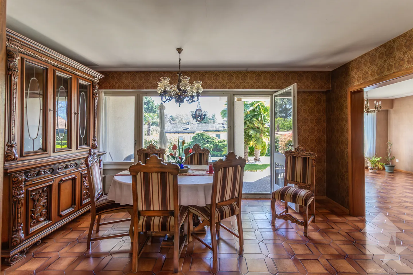 Charming 6.5 room villa with magnificent garden, ideal and quiet location - Photo 9 of 13