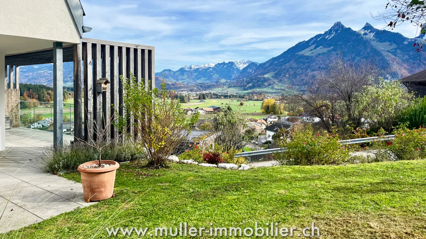 Stupenda villa a schiera angolare con vista mozzafiato sulle Prealpi - Foto 11 di 13