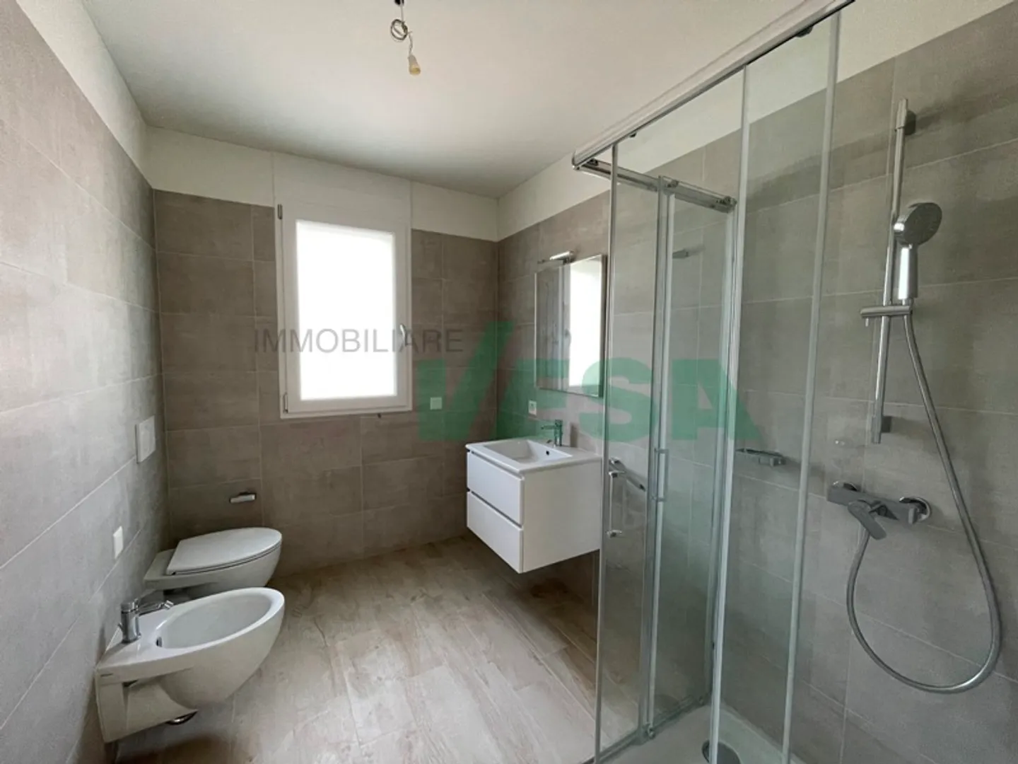 Neue, kleine und gepflegte Wohnanlage in sehr sonniger und bequemer Lage - Foto 6 von 11