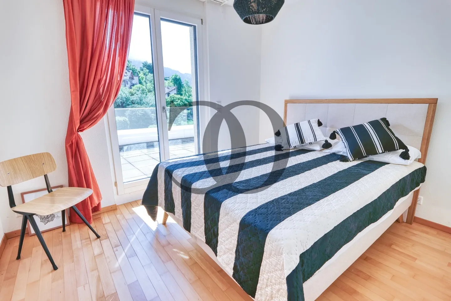 6,5-Zimmer-Wohnung mit Pool und 200 m2 Terrasse - Foto 5 von 13
