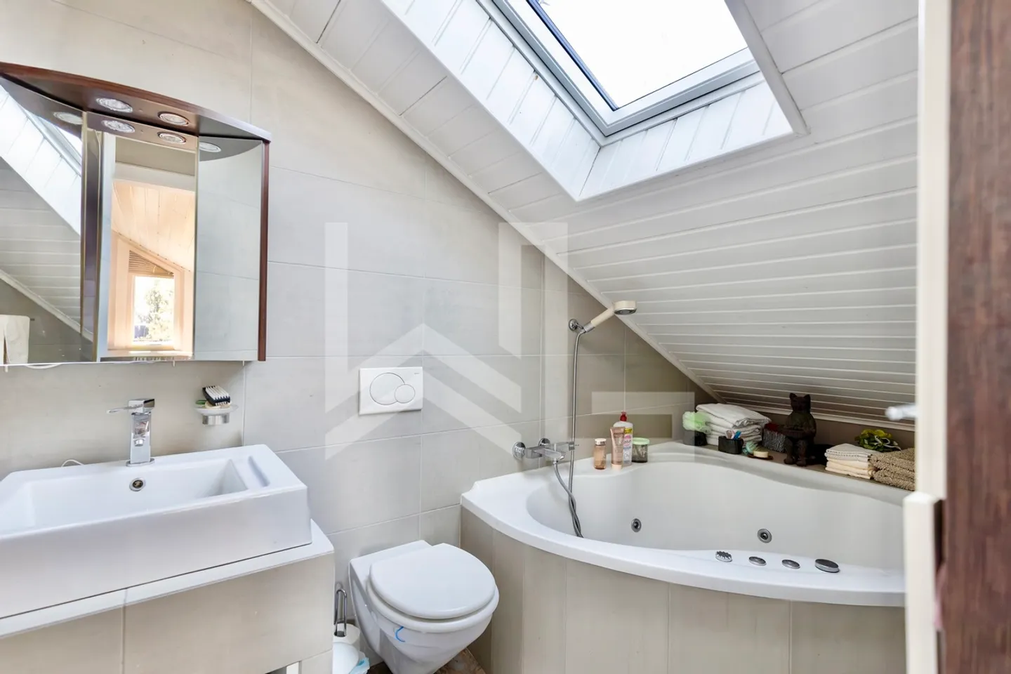 Family Villa in Corsier: Brightness, Space, and Well-being - Photo 9 of 13