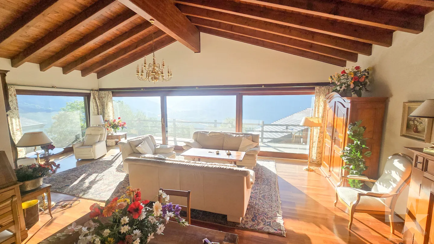 Chalet avec piscine extérieure à Randogne - Foto 8 von 13
