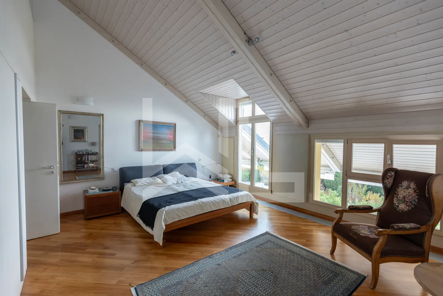 Contemporary architect-designed villa with panoramic views - Photo 3 of 7