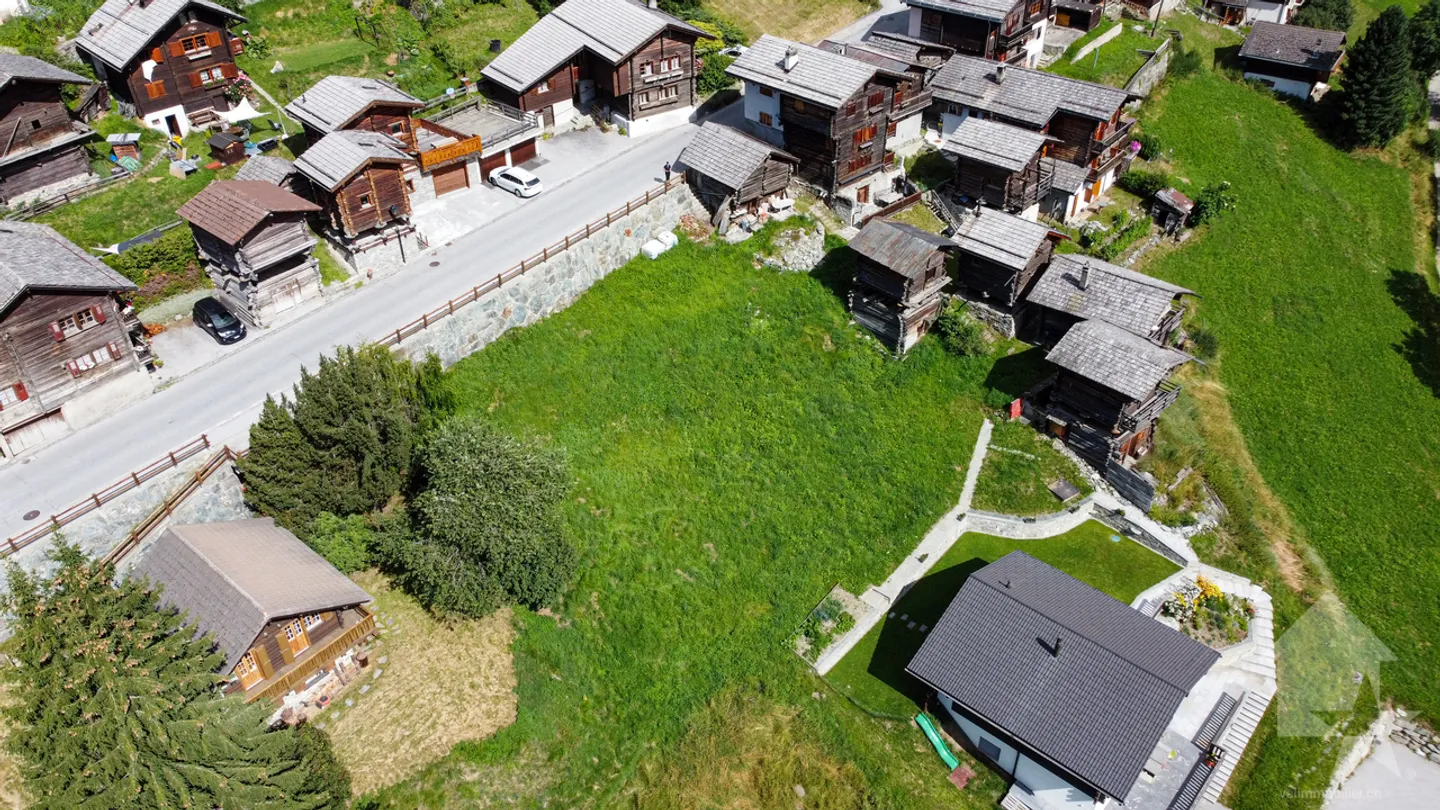 Very beautiful plot to build in the center of Ayer - Photo 6 of 11