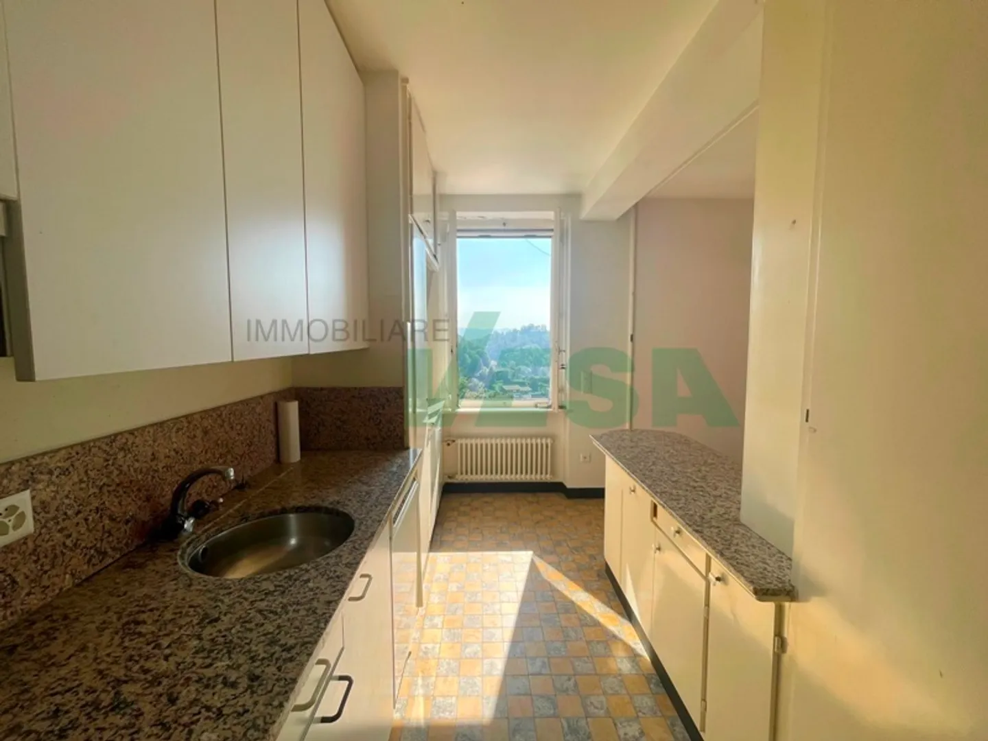 Spaziosa casa con 3 appartamenti (unibili) e con una magnifica vista - Foto 10 von 13