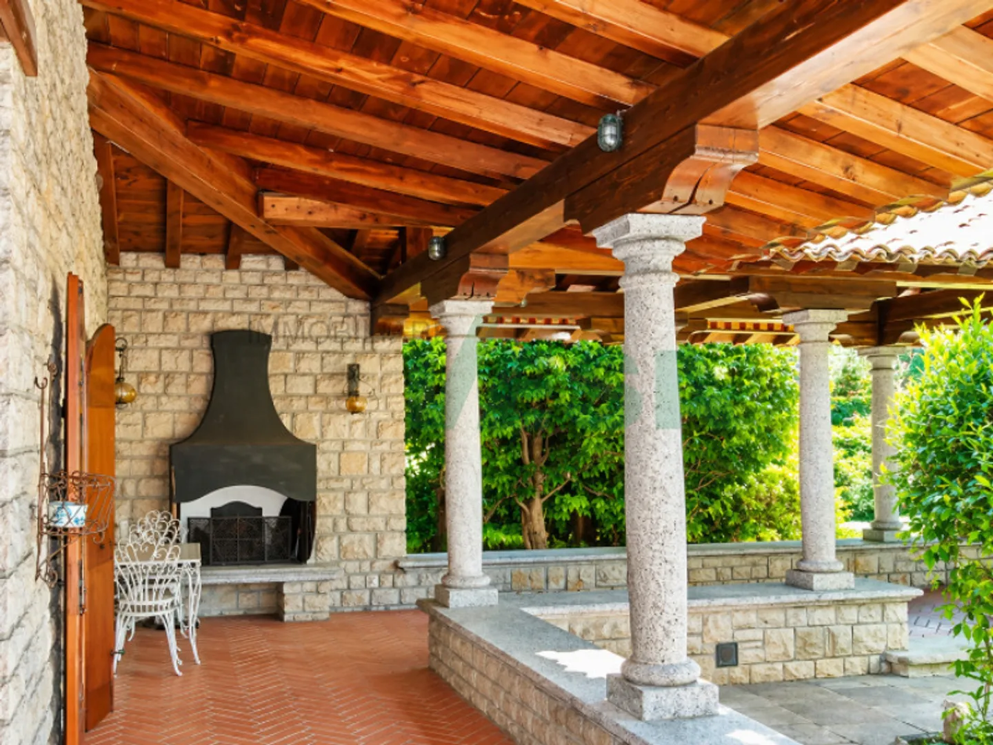 Villa Elegante con Grande Giardino - Foto 4 di 11