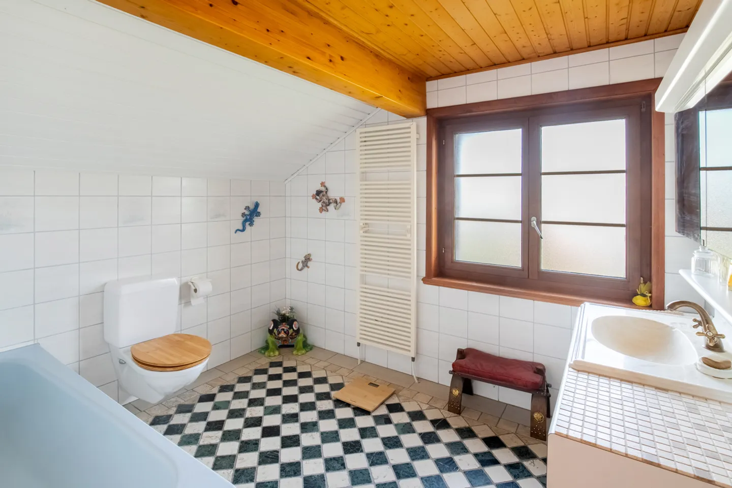 Magnificent 6.5-room villa with large plot on the edge of the forest - Photo 11 of 13