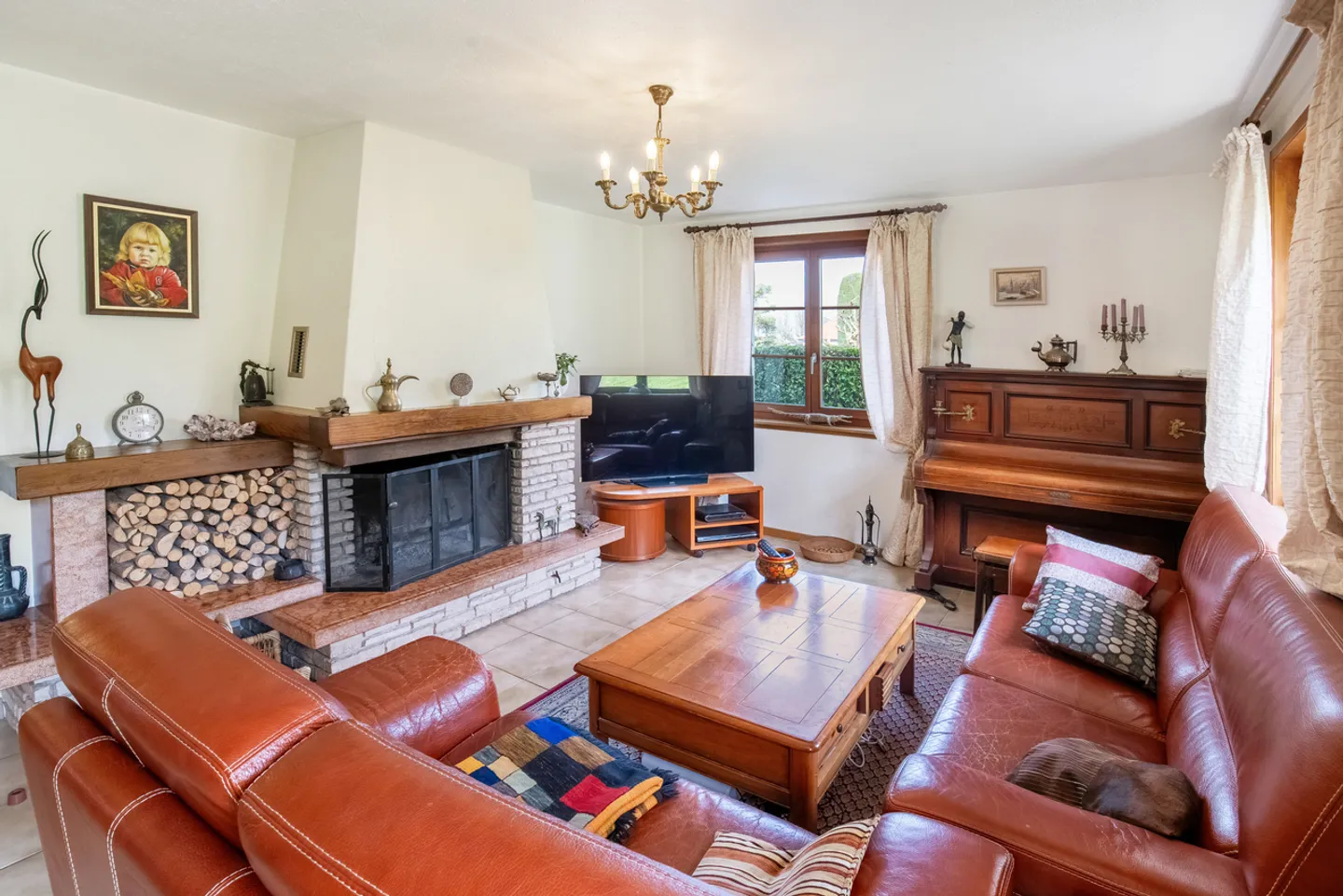 Magnificent 6.5-room villa with large plot on the edge of the forest - Photo 5 of 13