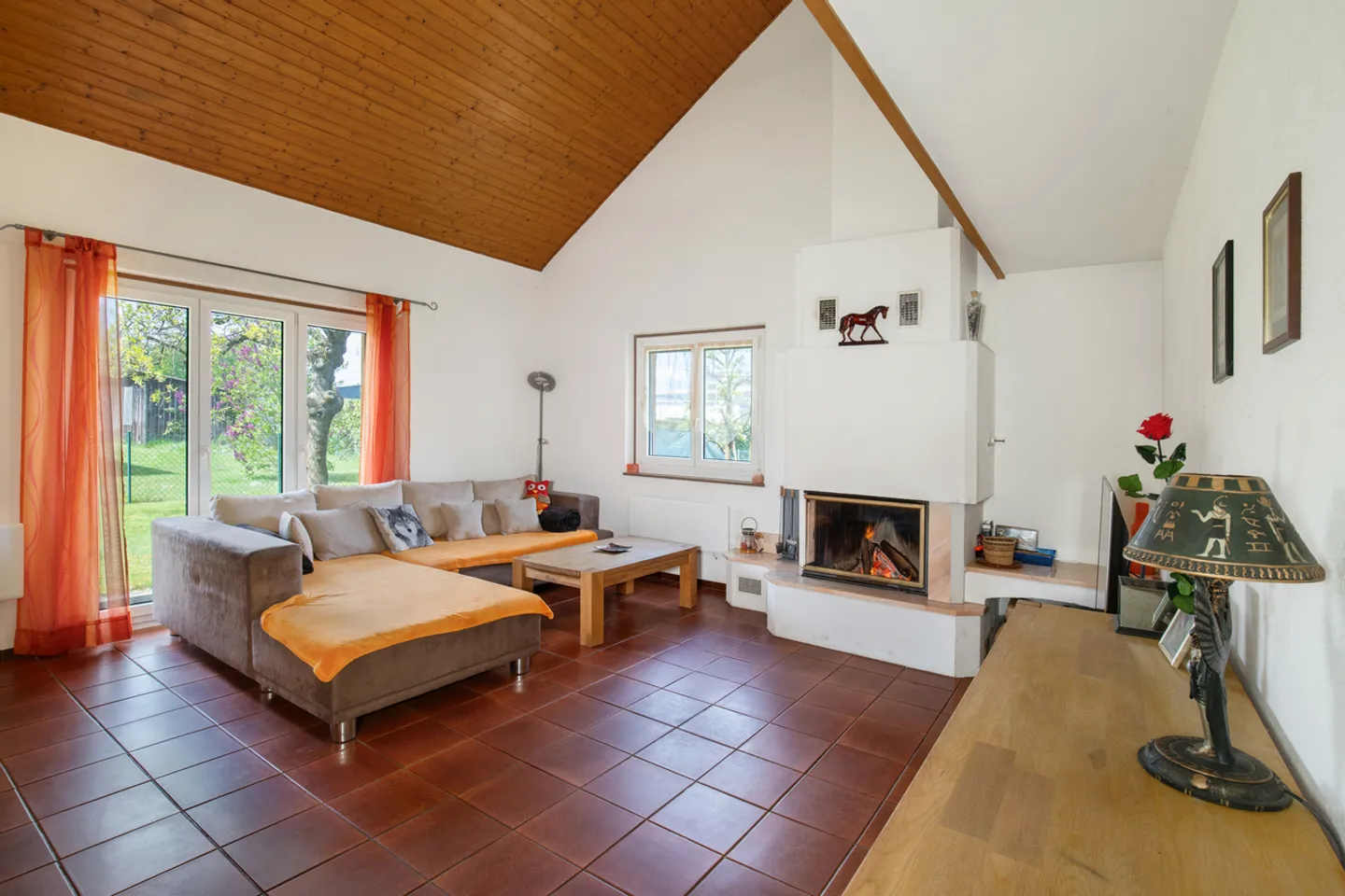 Wunderschöne 5,5-Zimmer-Villa mit Schwimmbad - Foto 3 von 13