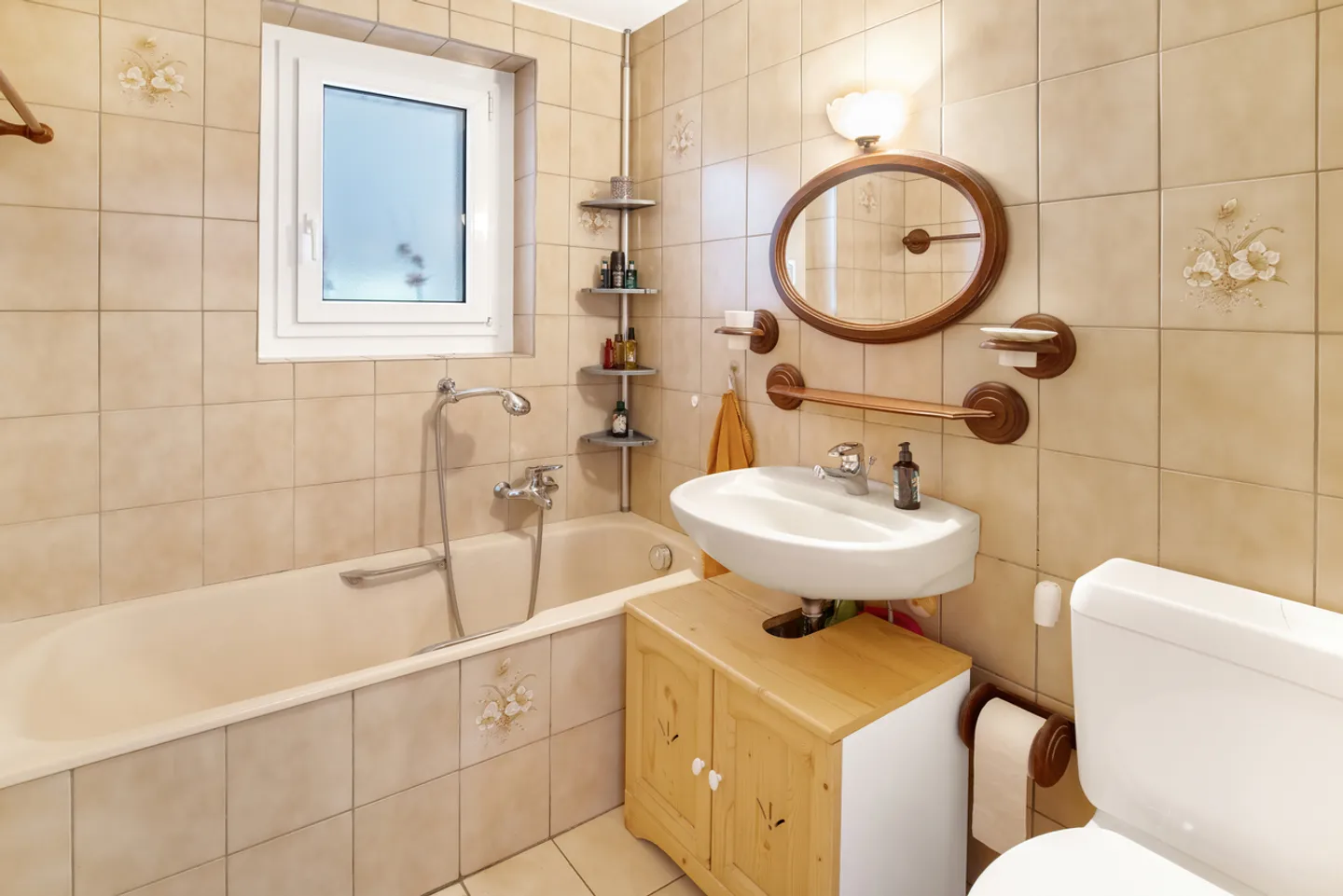 Wunderschöne 5,5-Zimmer-Villa mit Schwimmbad - Foto 9 von 13