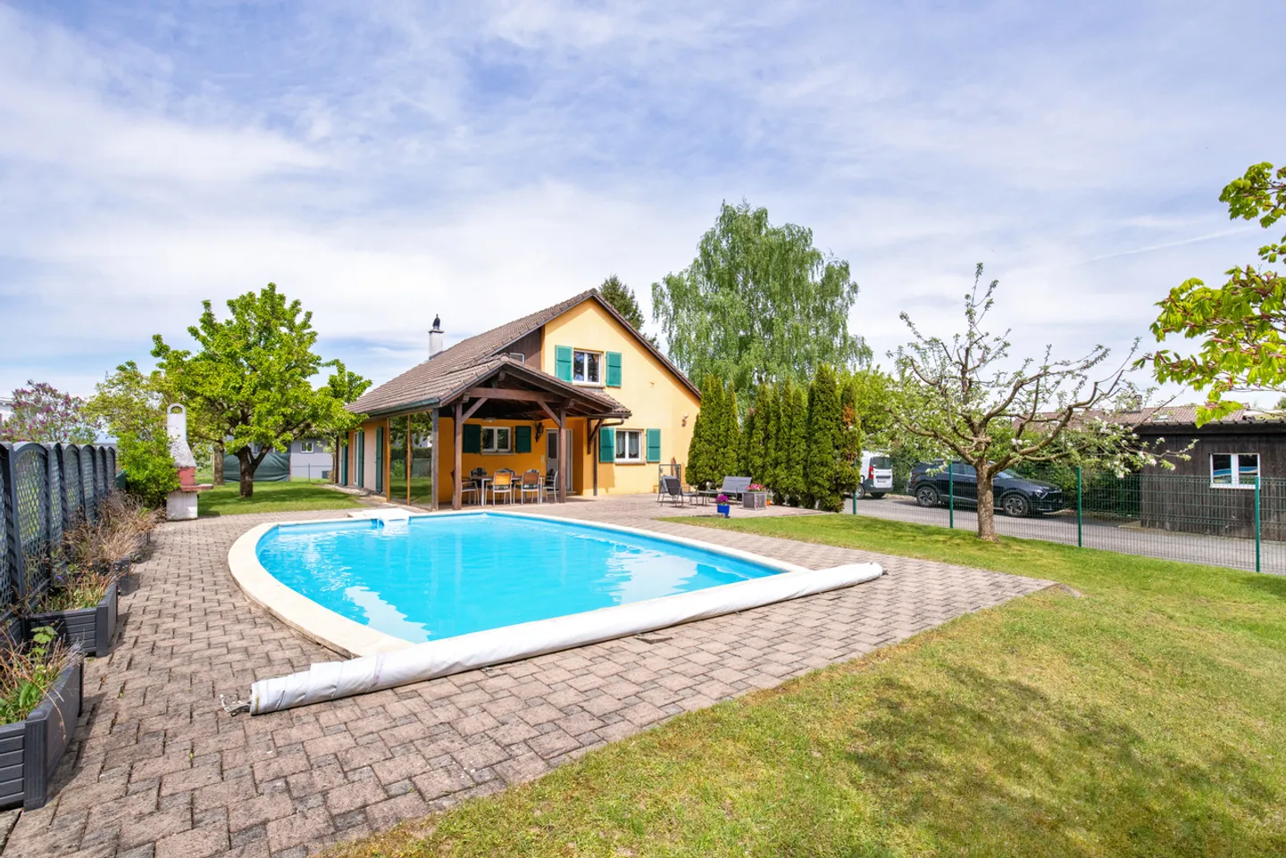 Wunderschöne 5,5-Zimmer-Villa mit Schwimmbad - Foto 1 von 13