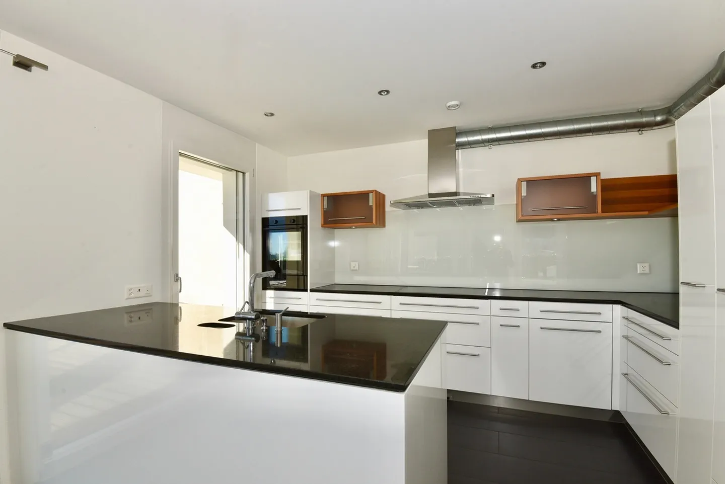 Large Detached Family House with Wonderful Views - Photo 5 of 13