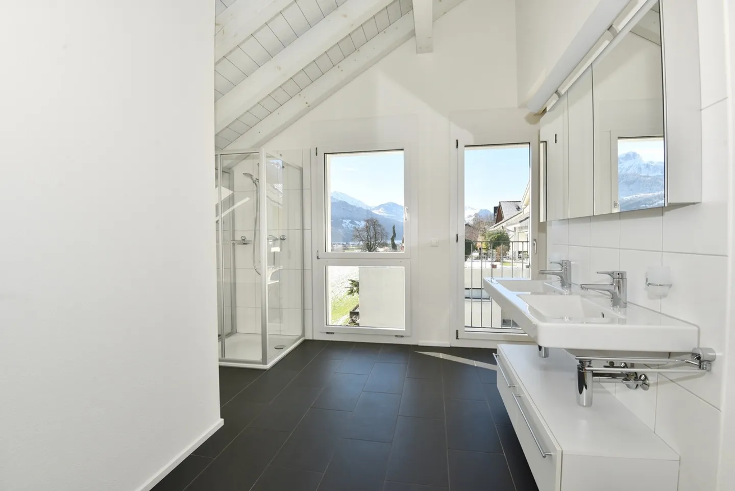 Large Detached Family House with Wonderful Views - Photo 12 of 13