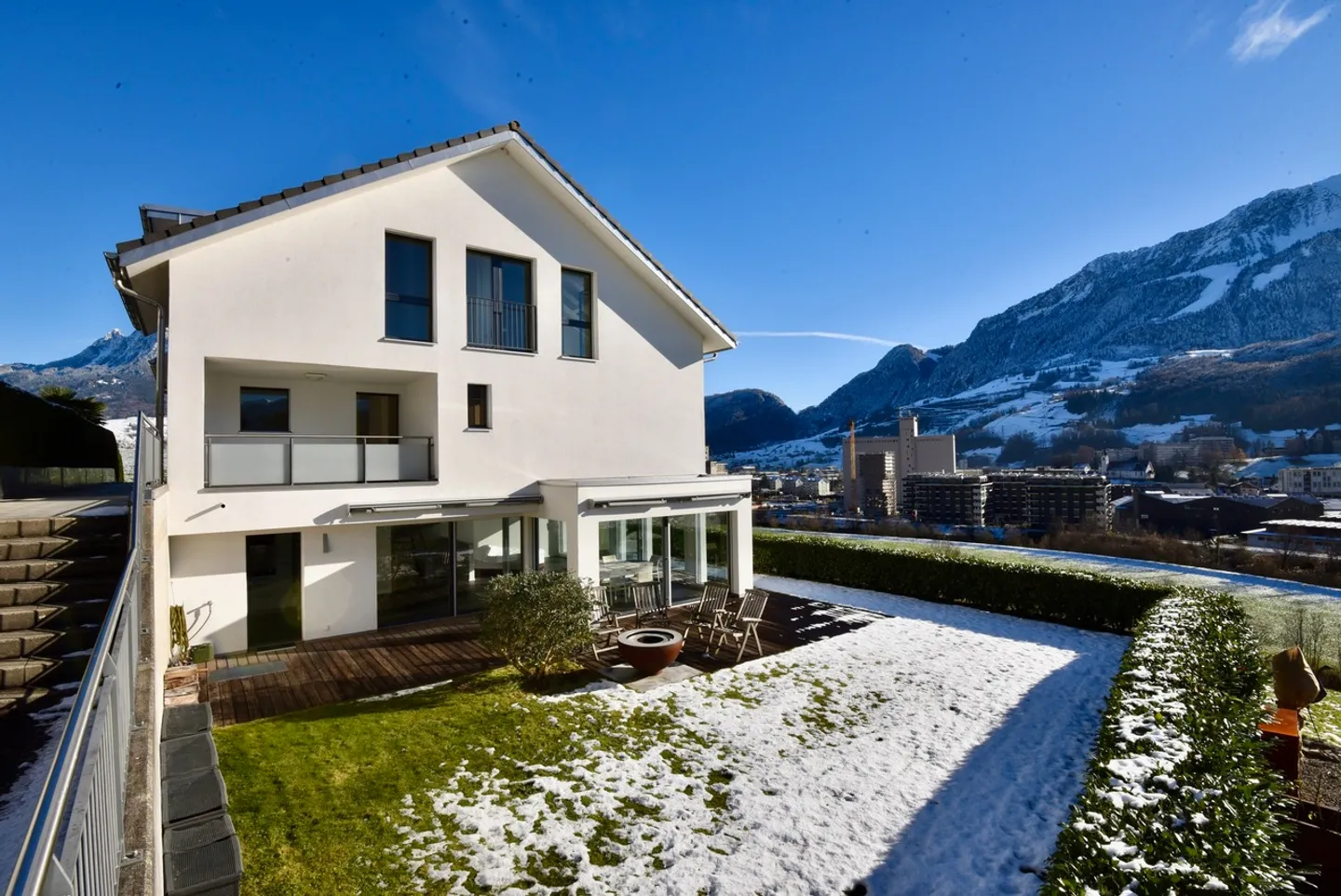 Large Detached Family House with Wonderful Views - Photo 2 of 13