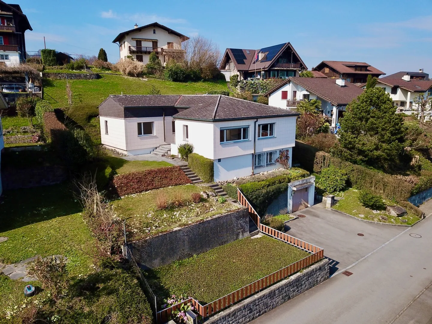 Traumhaftes Baugrundstück mit Panoramablick auf See und Rigi - Foto 1 di 11