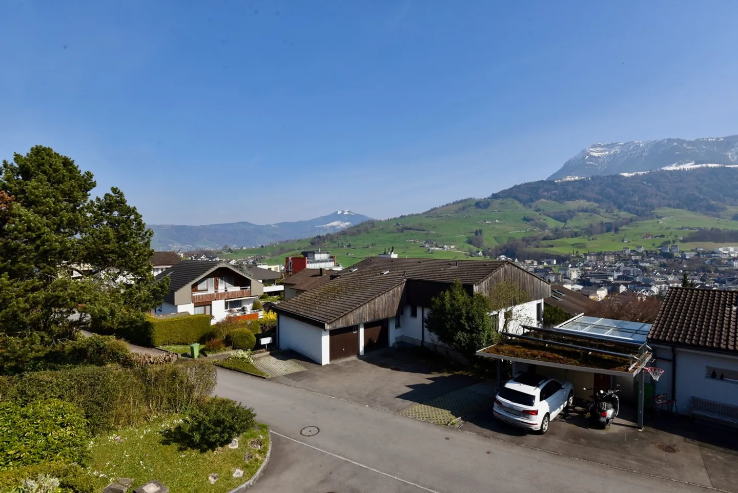 Traumhaftes Baugrundstück mit Panoramablick auf See und Rigi - Foto 4 di 11