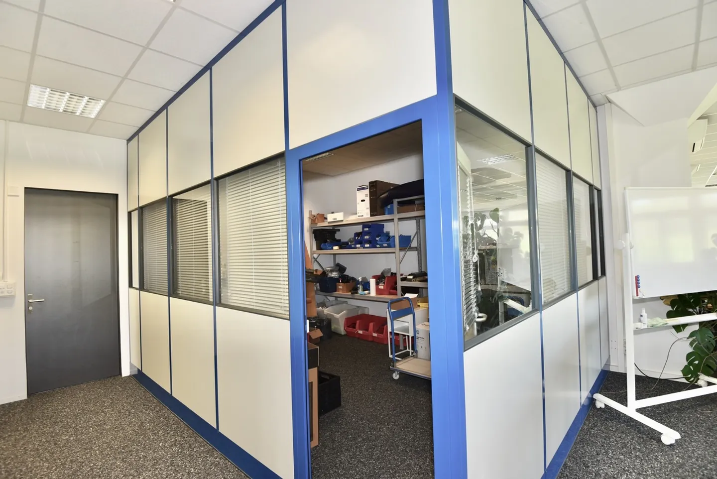 Modern, fully developed office space (260 m2) - Photo 6 of 10