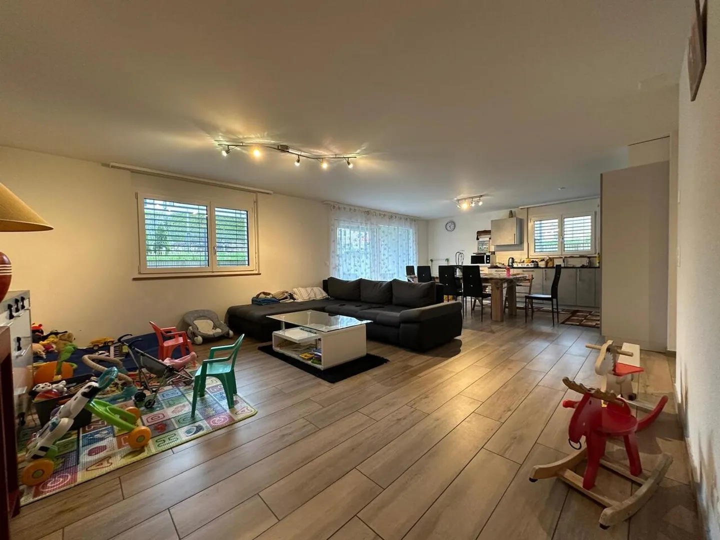 Magnifico appartamento di 4,5 locali con giardino privato - Foto 6 di 12
