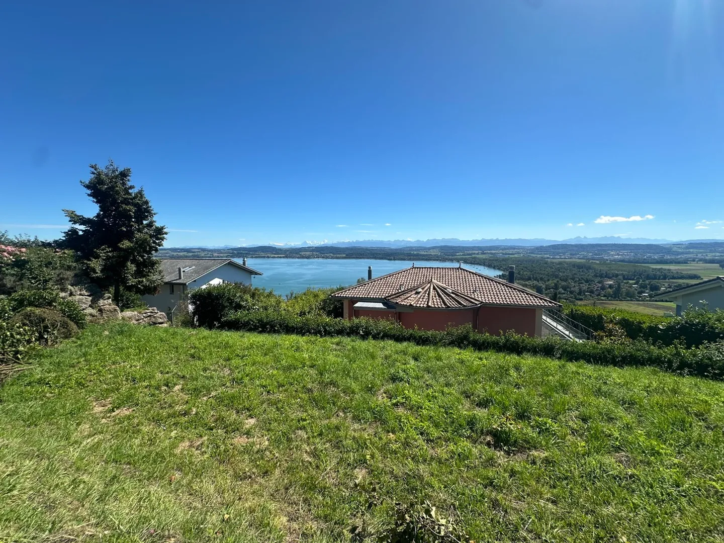 Villa su progetto con incredibile vista sul Lago di Morat e le Alpi - Foto 10 di 11