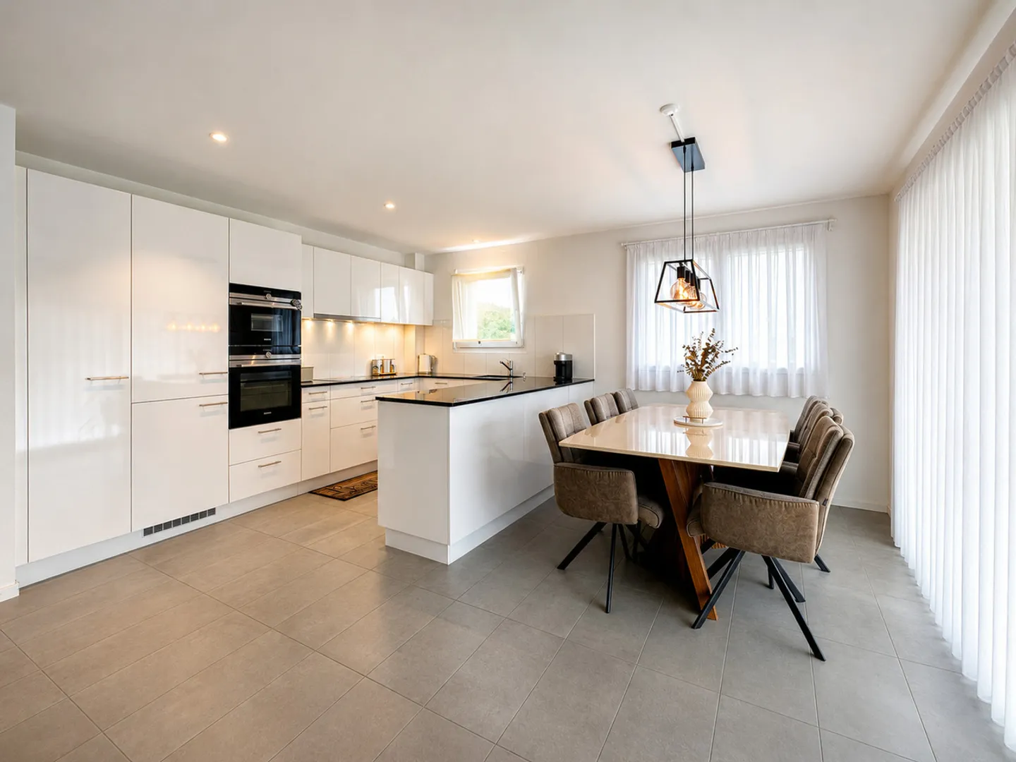 Like new 4.5-room apartment with terrace in Courtepin - Photo 2 of 9