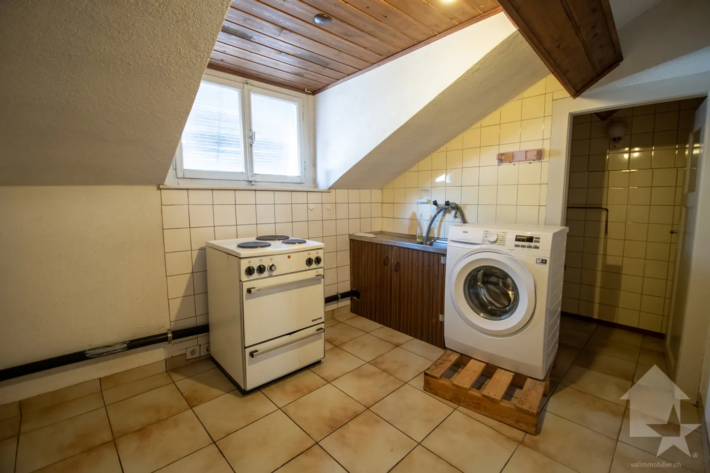 Immeuble à rénover de 3 appartements au coeur de Martigny - Foto 9 von 13