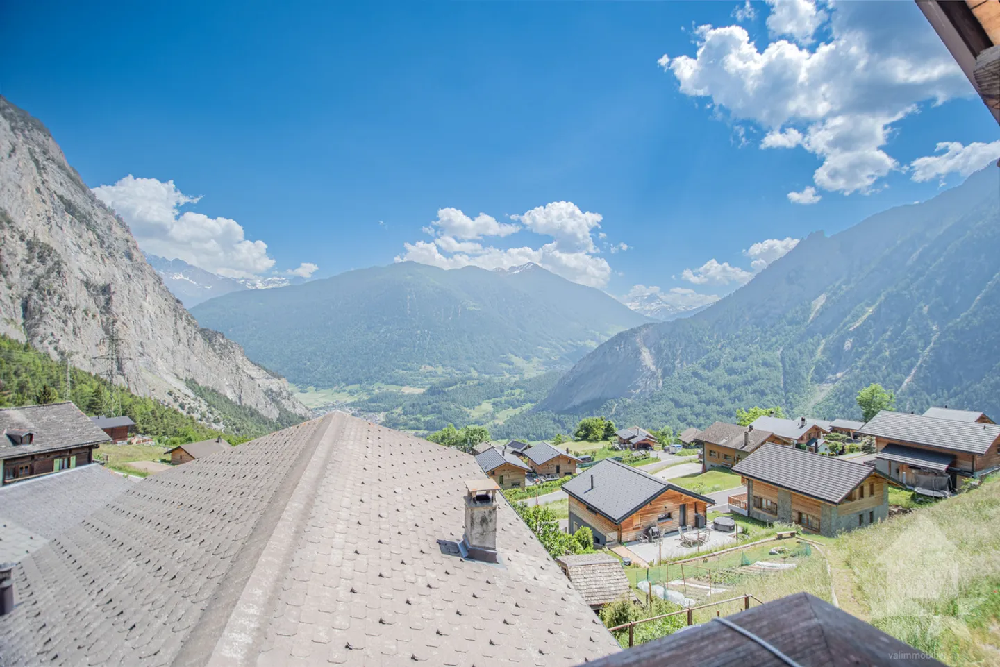 Chalet with Independent Studio - Photo 7 of 13