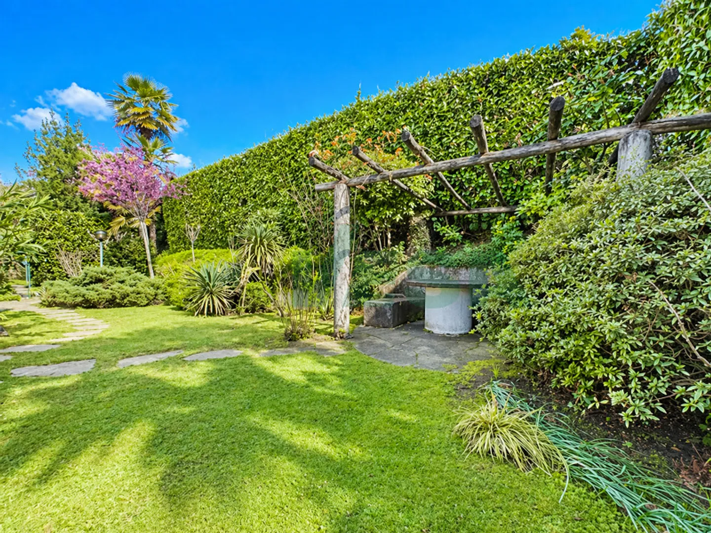 Elegant 5.5-room apartment with beautiful view and private garden - Photo 5 of 13