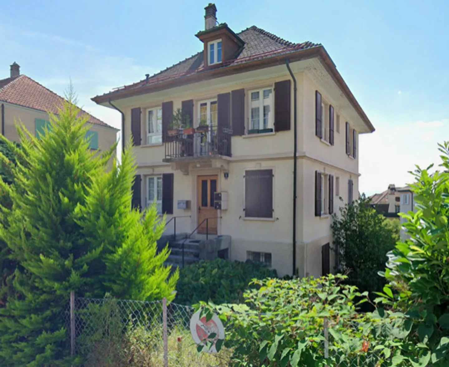 Immeuble résidentiel avec 5 appartements - Photo 2 sur 3