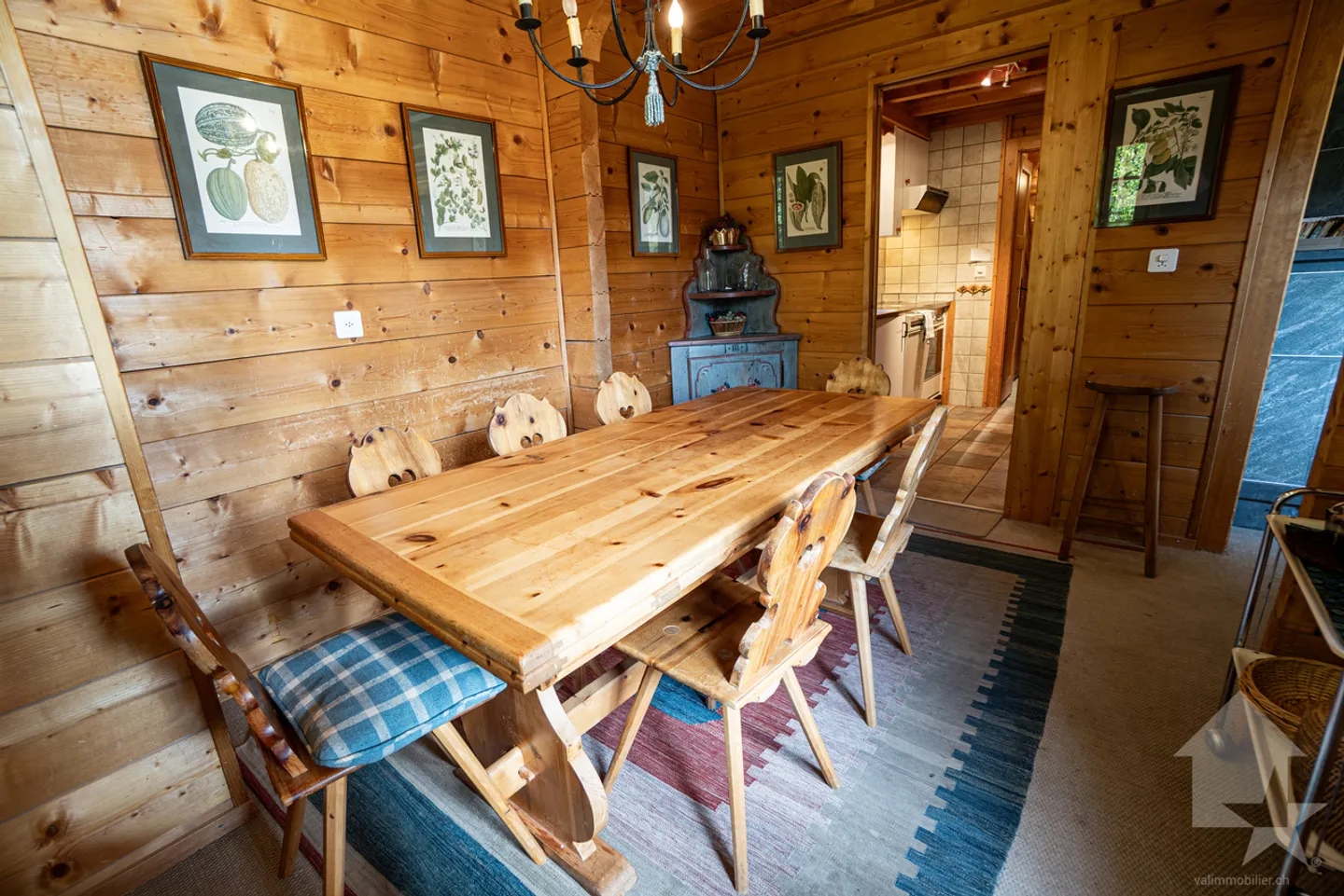 Charmantes Chalet mit zwei Wohnungen - eine 5.5-Zimmer-Maisonettewohnung und eine 2.5-Zimmer-Wohnung im Erdgeschoss - Foto 7 von 13