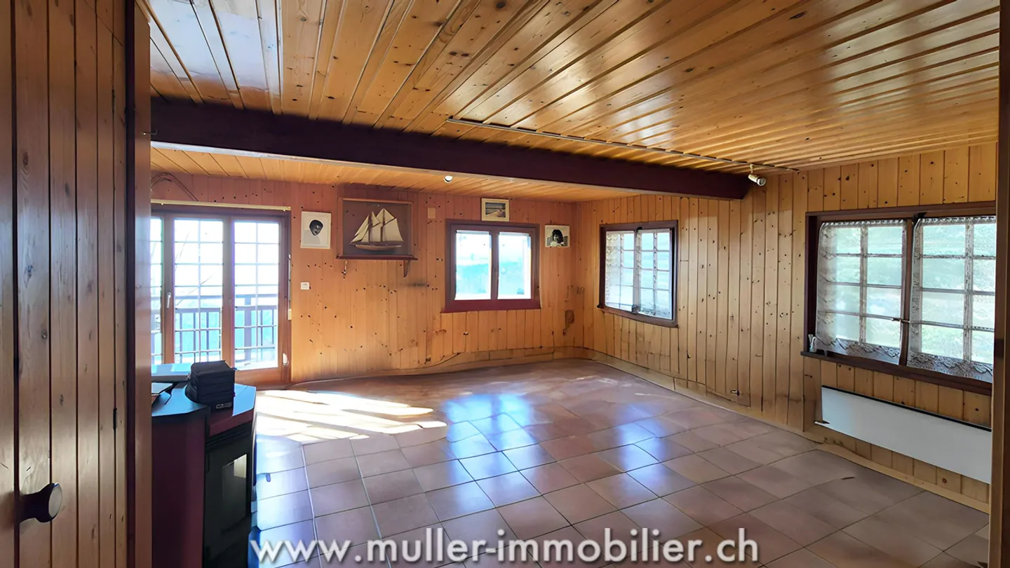 Chalet with Stunning Lake View - Photo 10 of 13