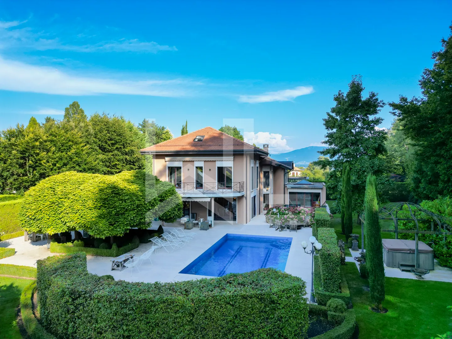 Discreet property in the heart of Terre-Sainte - Photo 1 of 13