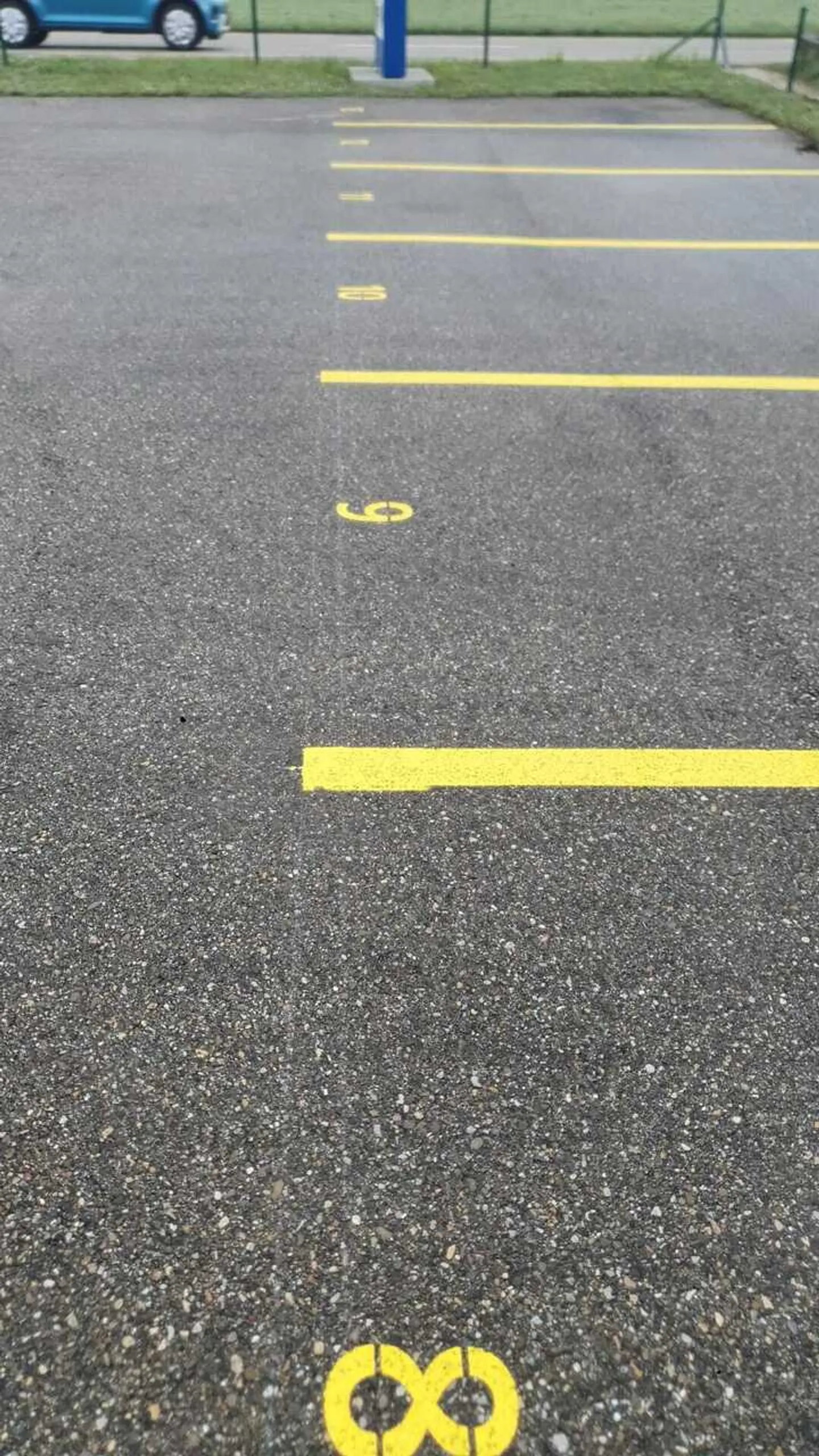 Parking extérieur dans la zone industrielle de Subingen - Photo 2 sur 3