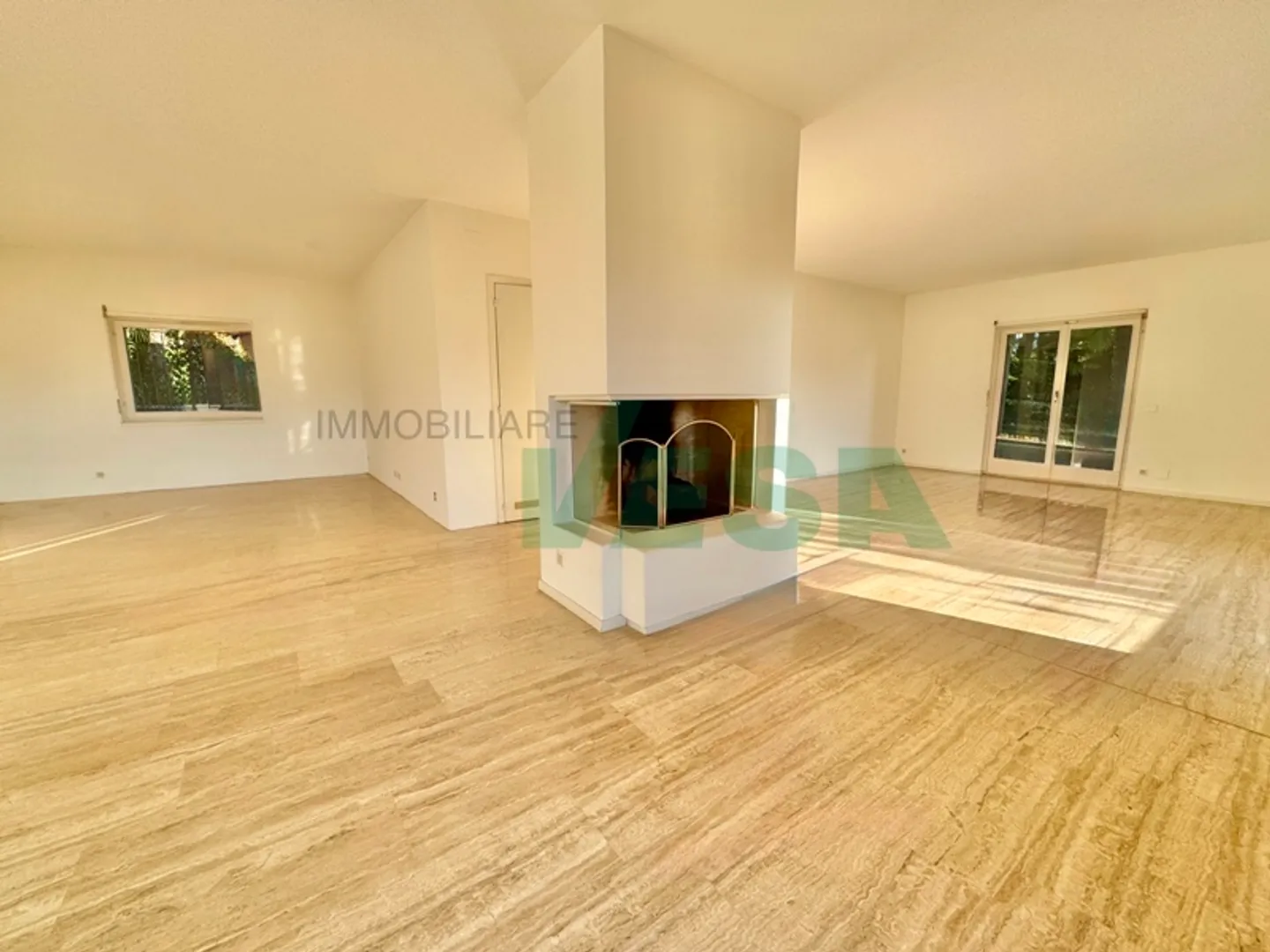 Elegant 5.5-room apartment with beautiful view and private garden - Photo 3 of 13