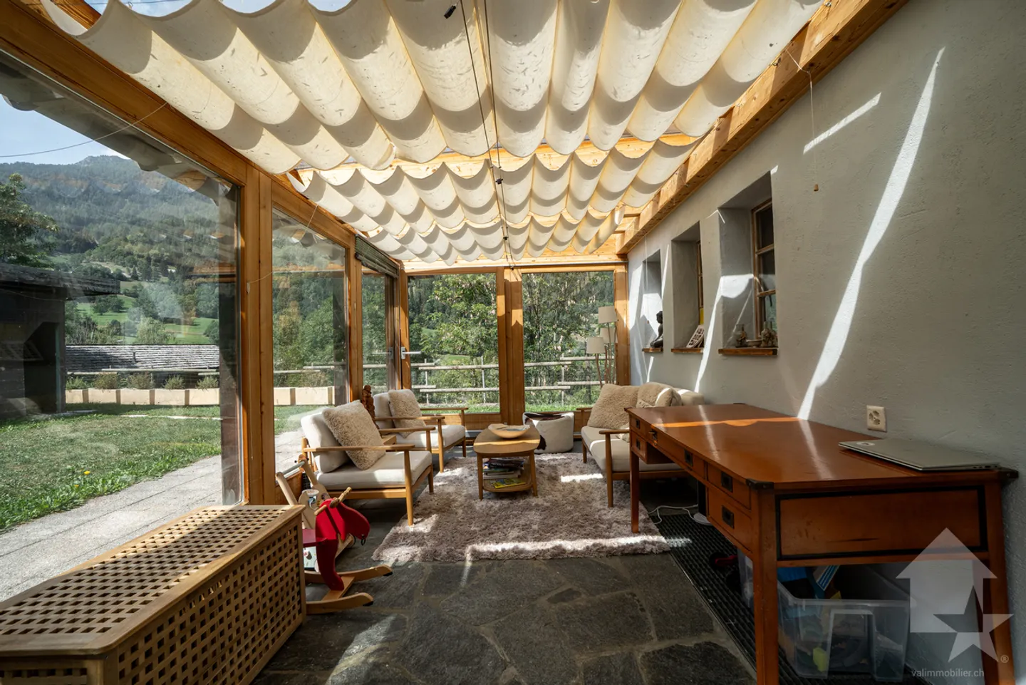 Spazioso chalet di carattere con bella veranda e magnifico giardino - Foto 7 di 13