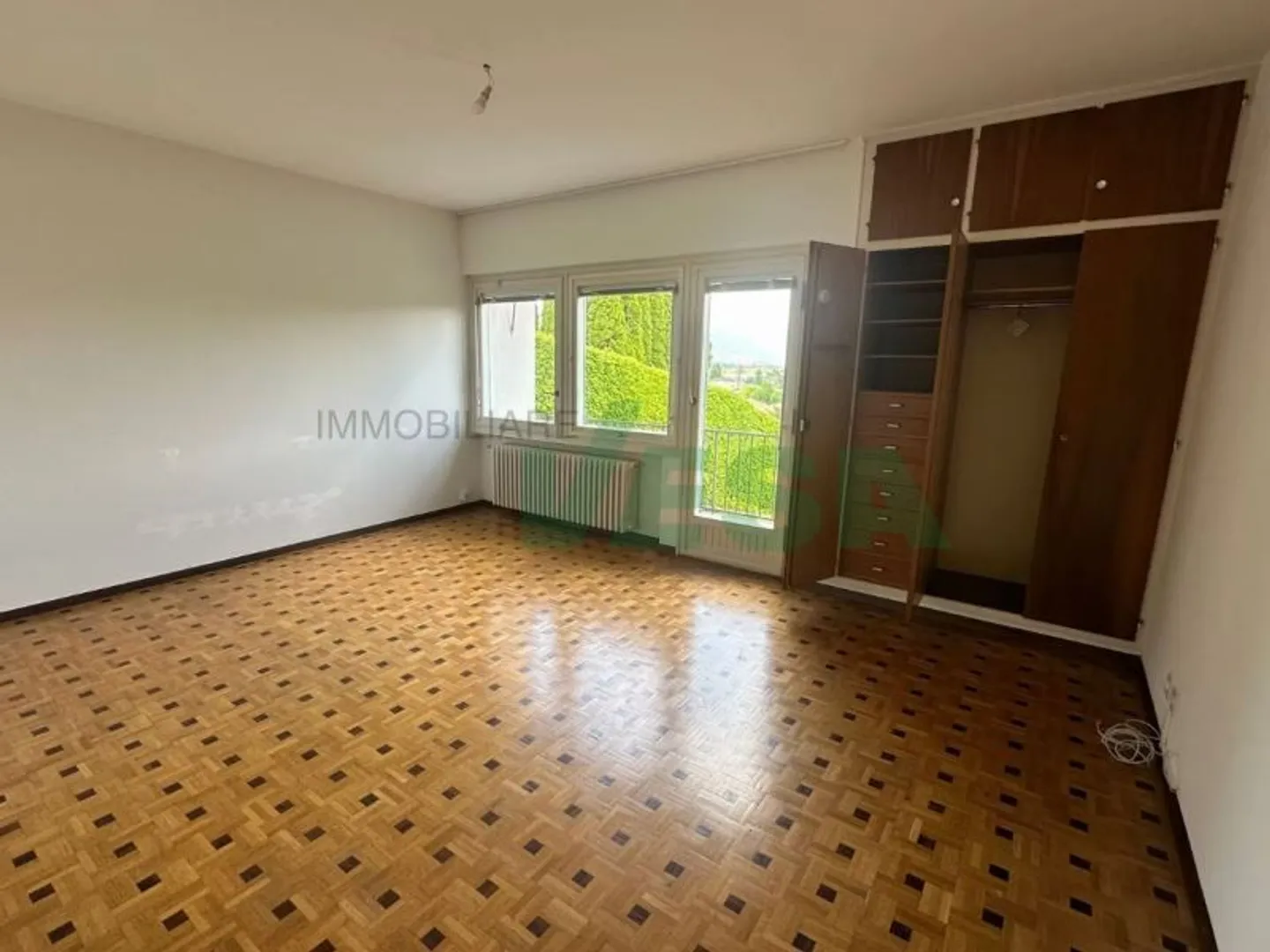 Incantevole villa dalle linee armoniose e moderne, immersa nei vigneti - Foto 4 von 13