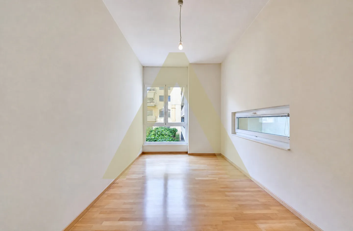 Duplex type loft avec grande terrasse et proche du lac - Photo 3 of 10