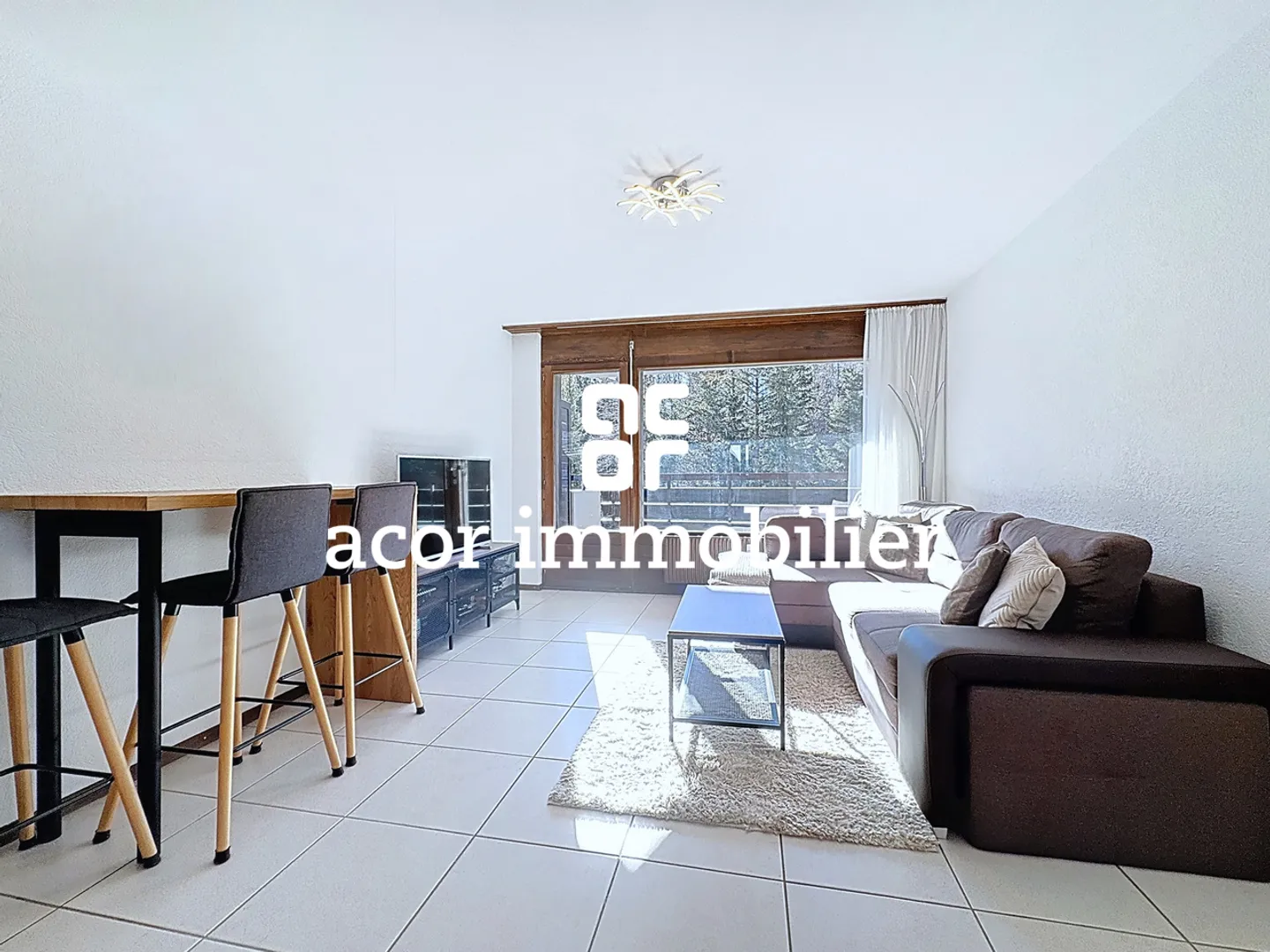 Superb 2.5 room renovated apartment just steps from the center of Crans - Photo 1 of 5