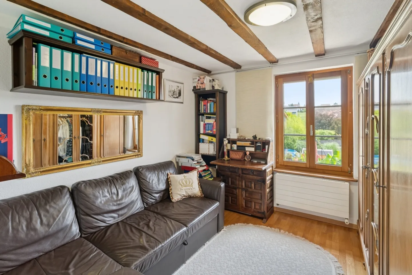 Charmante 5,5-Zimmer-Wohnung in einem schönen 3-Wohnungen-Gebäude - Foto 6 von 11