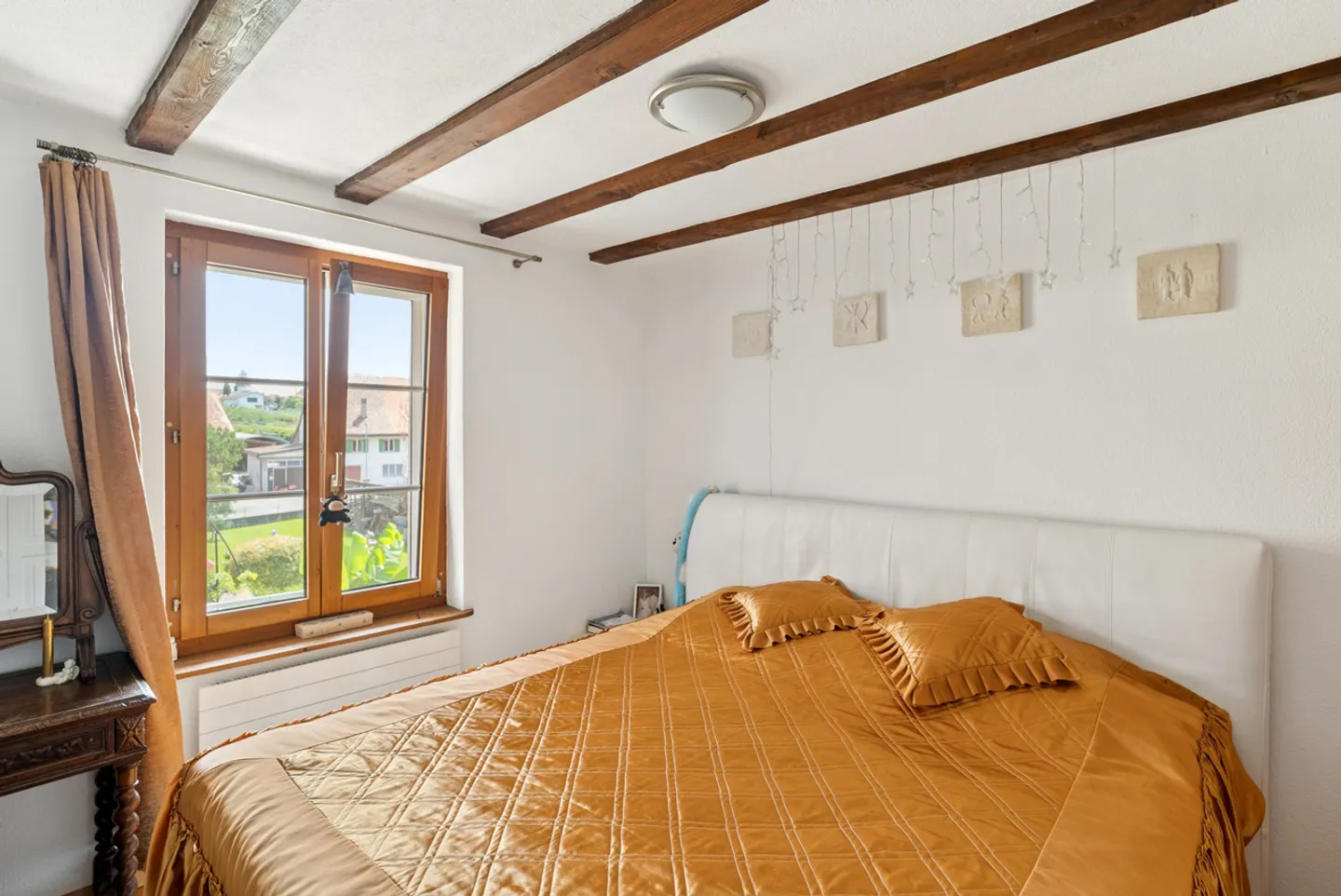 Charmante 5,5-Zimmer-Wohnung in einem schönen 3-Wohnungen-Gebäude - Foto 5 von 11