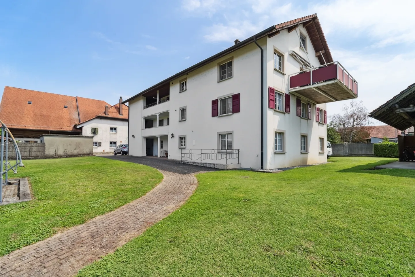 Charmante 5,5-Zimmer-Wohnung in einem schönen 3-Wohnungen-Gebäude - Foto 10 von 11