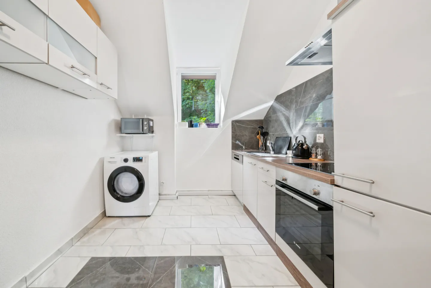 Bellissimo appartamento di 3,5 locali in una zona molto tranquilla - Foto 9 di 11