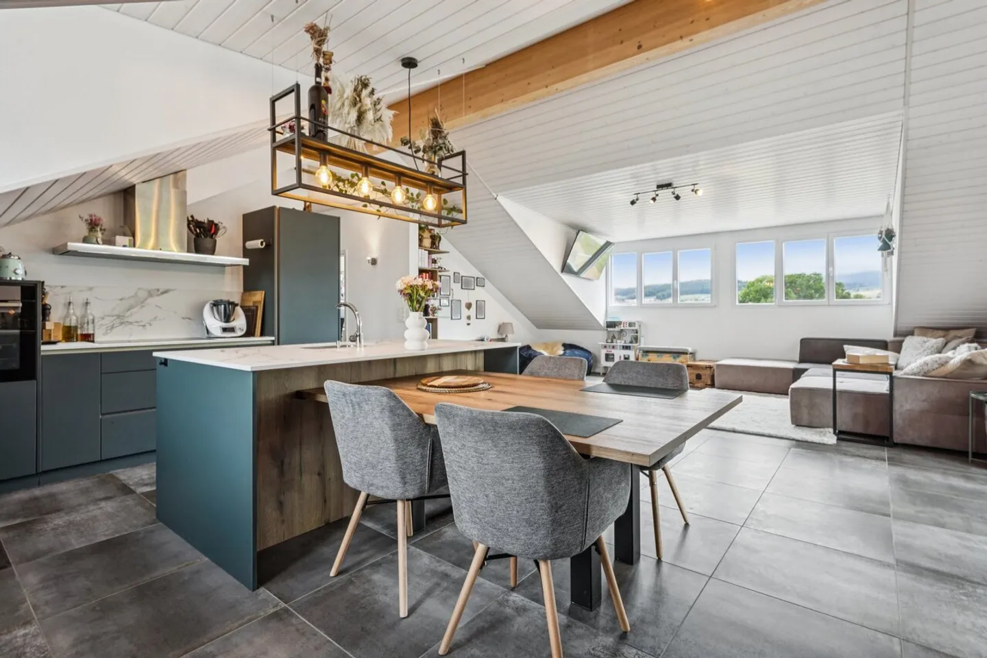 Moderne und helle Dachgeschosswohnung, ohne Einsicht - Foto 2 von 12